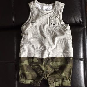 Camo onesie with cute detailed pocket